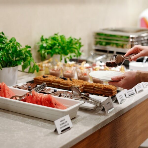 Buffet-illallinen aikuisille (16+ v.)